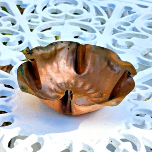 Vintage Georgian Copper #316 Hammered Small Round Bowl 5"x1.5" - Picture 3 of 8